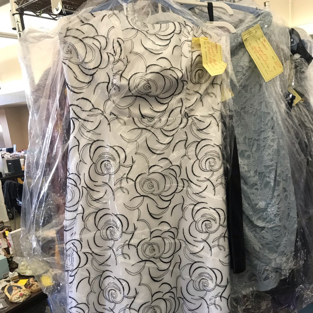 David’s Bridal White dress Black Flowers Size 8